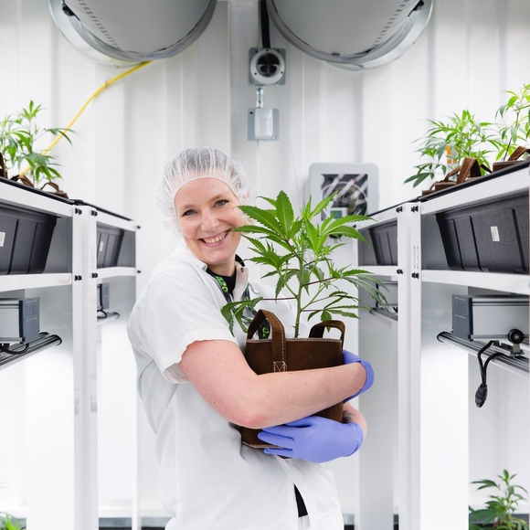 Meet your Posher, Jessica - Picture 1 of 1